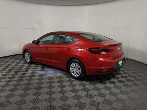Used 2019 Hyundai Elantra SE FWD image 3