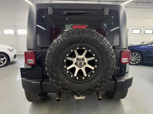 Used 2015 Jeep Wrangler Unlimited Rubicon w/ Dual Top Group AWD/4WD image 9