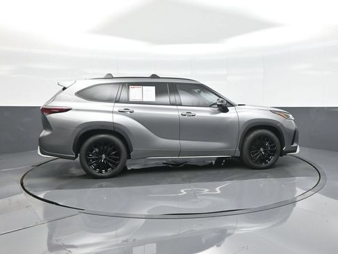 Certified 2026 Toyota Highlander XSE AWD/4WD image 2