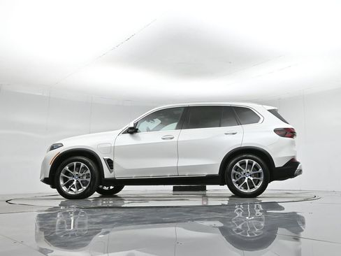 Used 2025 BMW X5 xDrive50e image 56