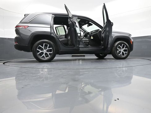Used 2025 Jeep Grand Cherokee Limited image 47