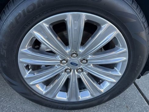 Used 2022 Ford Explorer Limited w/ Equipment Group 301A image 9