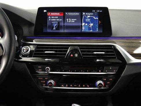 Used 2019 BMW 530e xDrive image 13