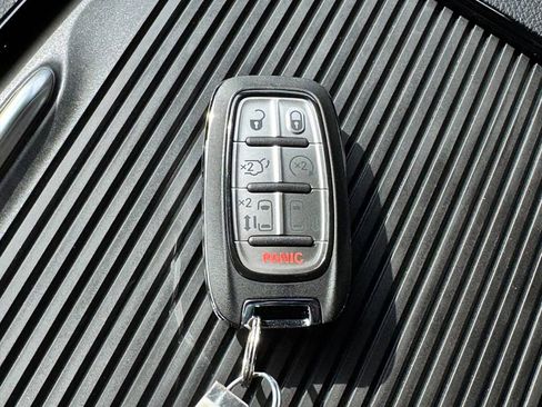 New 2026 Chrysler Pacifica Limited FWD image 28