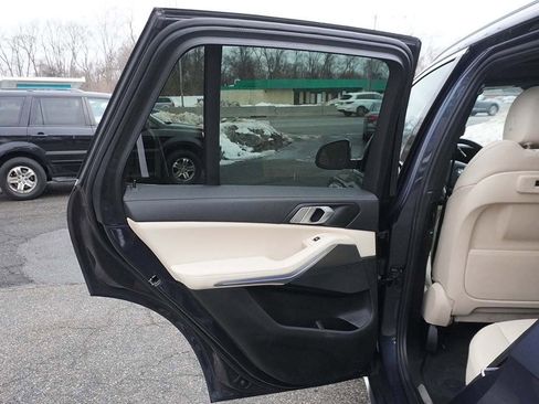 Used 2022 BMW X5 xDrive40i w/ Premium Package image 32