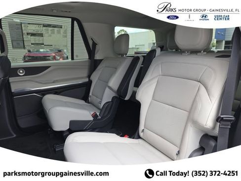 New 2025 Lincoln Navigator Reserve image 16
