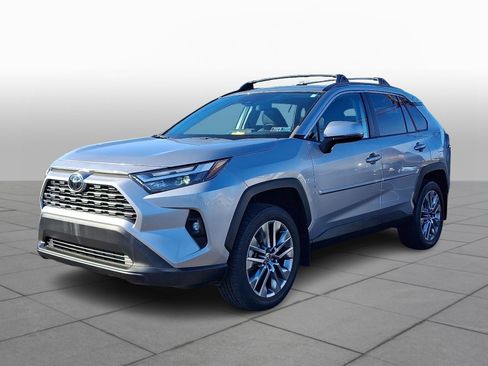Used 2023 Toyota RAV4 XLE Premium image 4