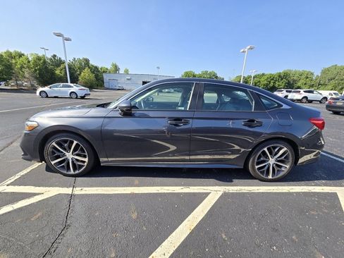 Used 2023 Honda Civic Touring image 4