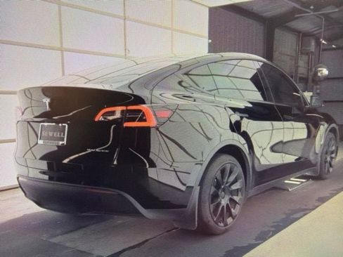 Used 2023 Tesla Model Y Long Range AWD/4WD image 4