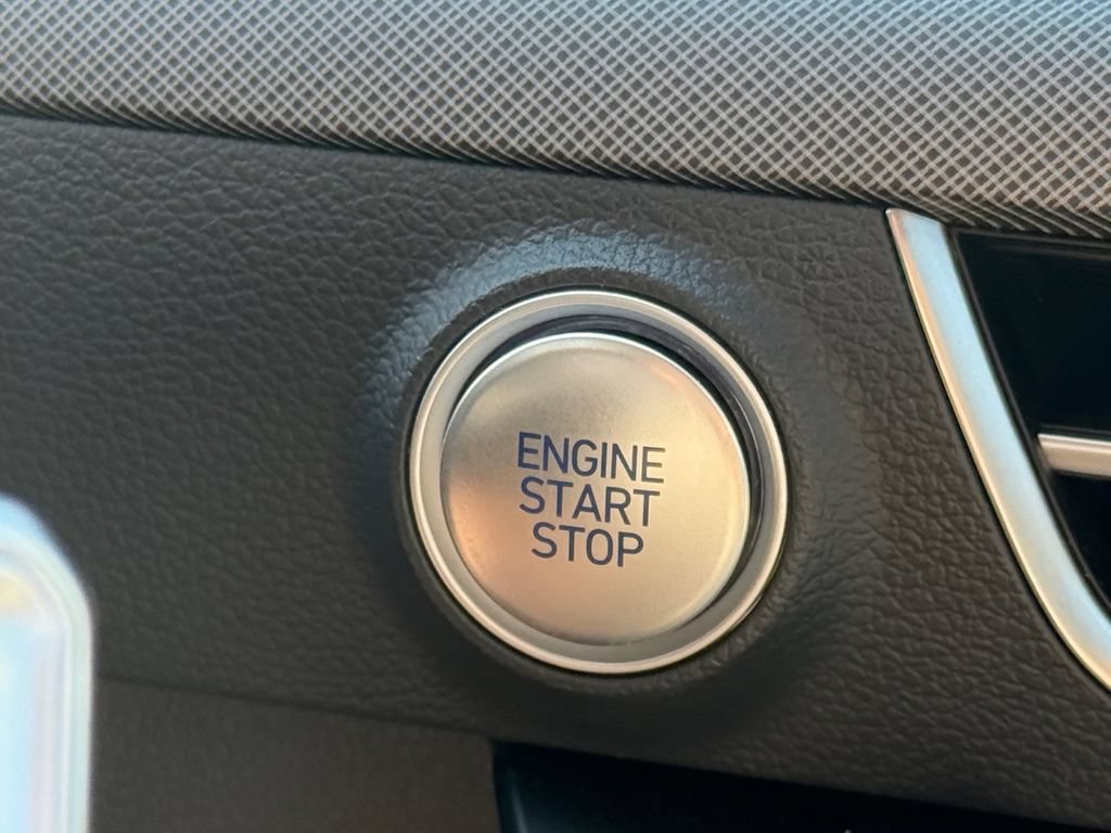 Used 2025 Hyundai Sonata SEL FWD image 32
