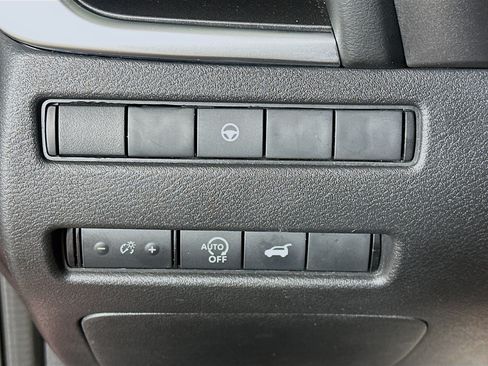 Used 2024 Nissan Rogue SV AWD/4WD image 17
