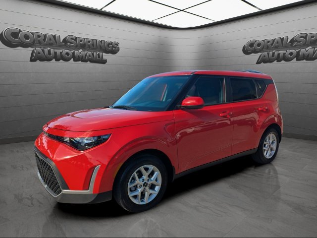 Used 2025 Kia Soul LX w/ LX Technology Package FWD image 3