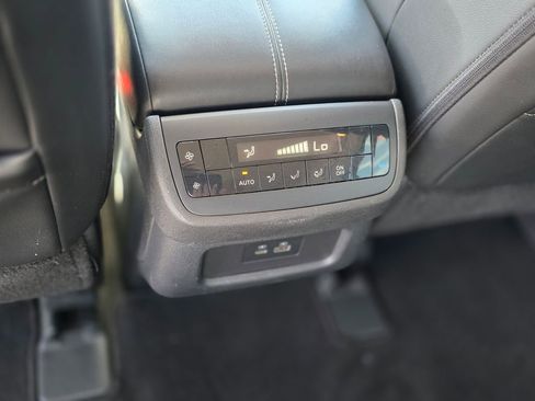 Used 2023 Nissan Pathfinder SL FWD image 17