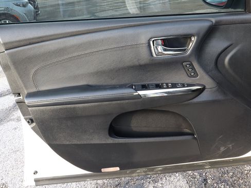 Used 2016 Toyota Avalon XLE Premium image 13