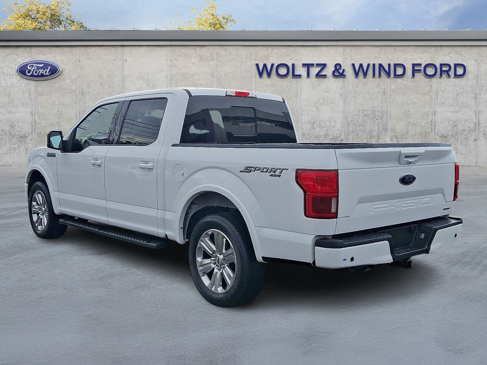 Used 2018 Ford F150 Lariat w/ Equipment Group 502A Luxury AWD/4WD image 4