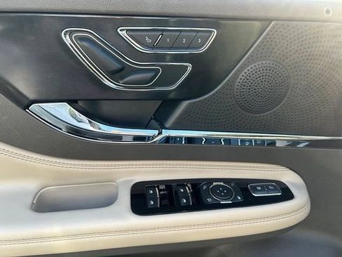 Used 2023 Lincoln Corsair AWD w/ Equipment Group 101A image 9