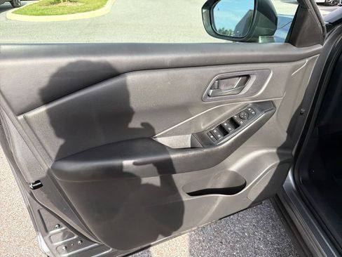 Used 2024 Nissan Rogue S FWD image 14