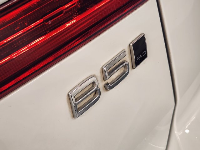 Used 2022 Volvo XC60 B5 Momentum AWD/4WD image 13