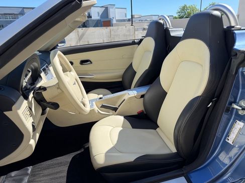 Used 2006 Chrysler Crossfire Limited RWD image 12