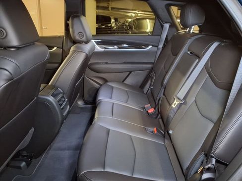 Used 2025 Cadillac XT5 Premium Luxury image 13