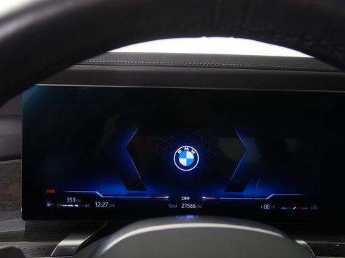 Used 2025 BMW 740i w/ Premium Package RWD image 21