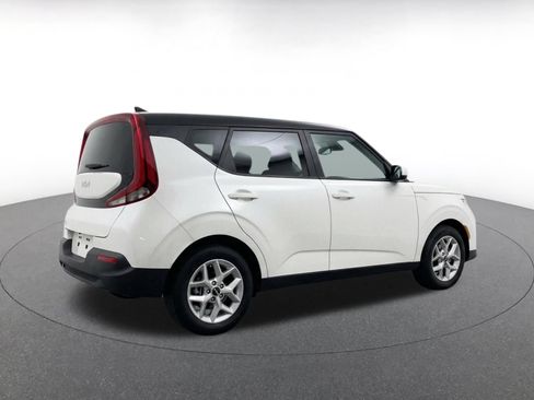 Used 2025 Kia Soul LX w/ LX Technology Package FWD image 9