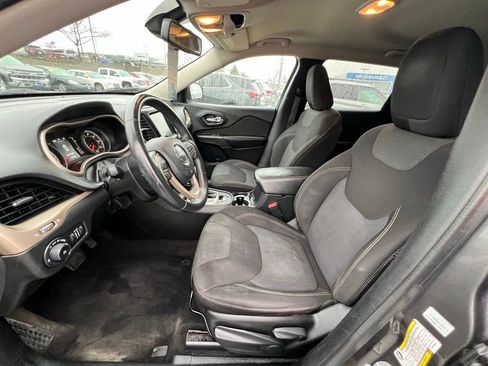 Used 2015 Jeep Cherokee Latitude w/ Cold Weather Group image 16