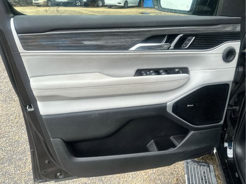 Used 2022 Jeep Wagoneer Series III w/ Premium Group I image 21