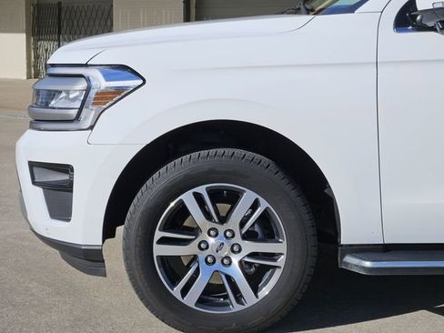 Used 2023 Ford Expedition XLT image 12