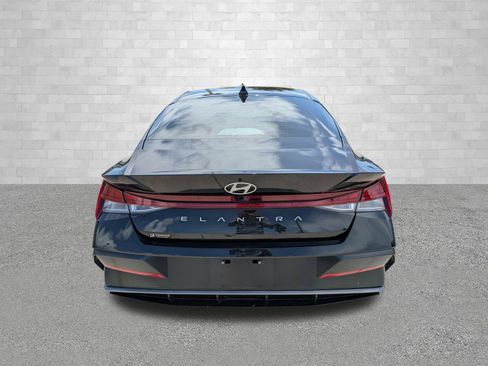 Certified 2025 Hyundai Elantra SEL FWD image 3