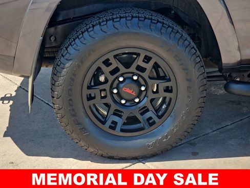 Used 2021 Toyota 4Runner SR5 Premium w/ Moonroof Package AWD/4WD image 37