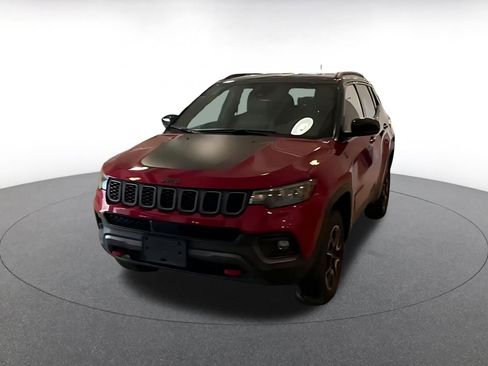 Used 2025 Jeep Compass Trailhawk AWD/4WD image 12