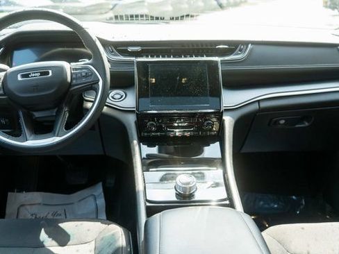Used 2023 Jeep Grand Cherokee Laredo w/ Luxury Tech Group I AWD/4WD image 16