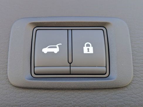 New 2026 Mitsubishi Outlander SE image 13