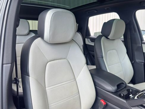 Used 2024 Porsche Cayenne AWD/4WD image 42