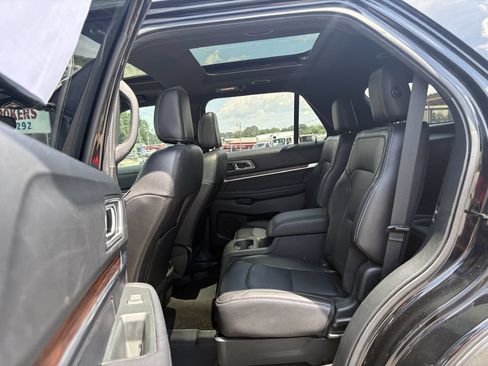 Used 2018 Ford Explorer Limited w/ Ford Safe & Smart Package FWD image 14