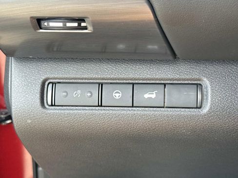 Used 2024 Nissan Pathfinder SL FWD image 34