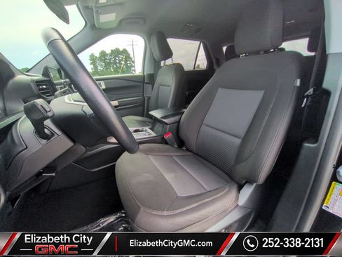 Used 2023 Ford Explorer XLT AWD/4WD image 16