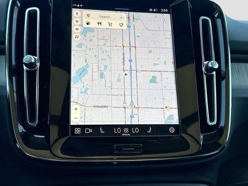 Used 2025 Volvo XC40 B5 Ultra image 33