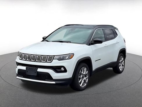 Used 2025 Jeep Compass Limited image 7