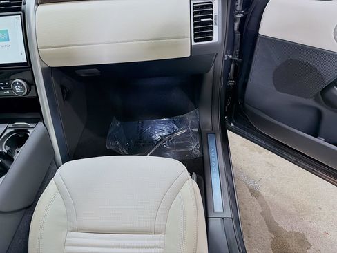 New 2026 Land Rover Discovery Dynamic SE AWD/4WD image 18