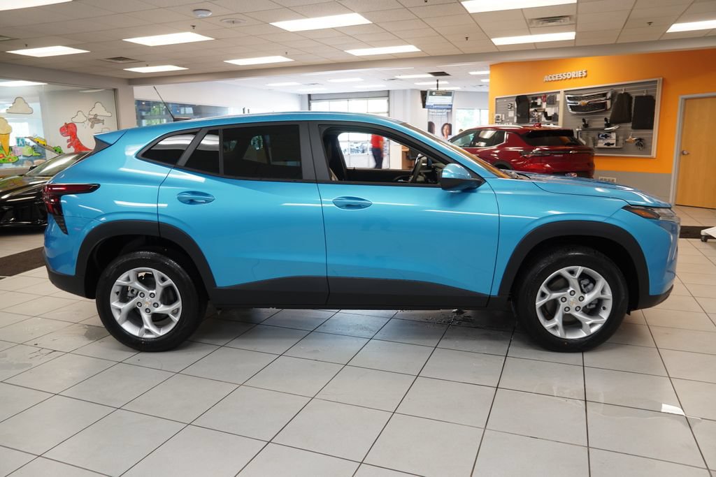 New 2026 Chevrolet Trax LS w/ LS Convenience Package FWD image 11