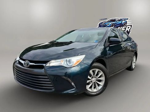 Used 2015 Toyota Camry LE FWD image 1