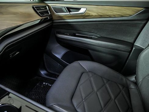 Certified 2024 Volkswagen Atlas SE image 17