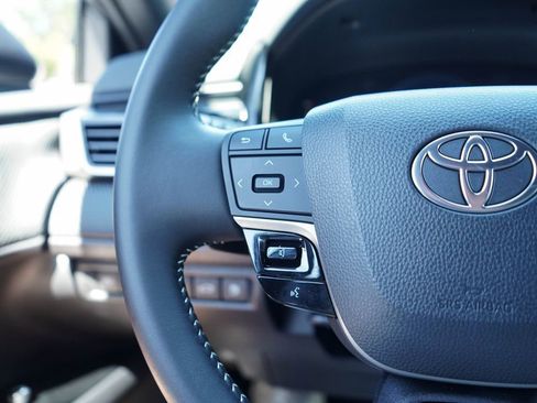 Used 2025 Toyota Camry SE w/ Convenience Package FWD image 28