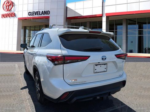 Used 2020 Toyota Highlander XLE image 5
