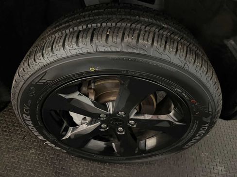 Used 2023 Jeep Grand Cherokee Limited w/ Black Appearance Package image 12