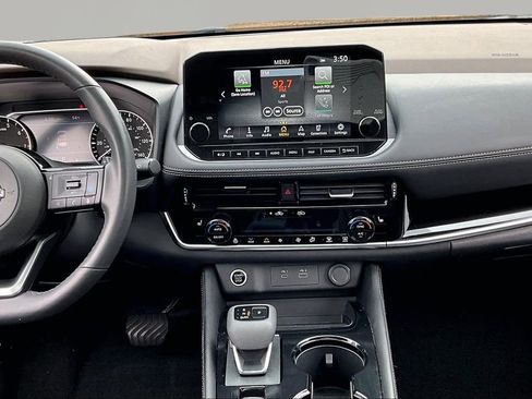 Used 2023 Nissan Rogue SL w/ SL Premium Package image 11