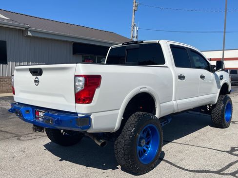 Used 2016 Nissan Titan PRO-4X w/ Pro-4x Convenience Package image 4