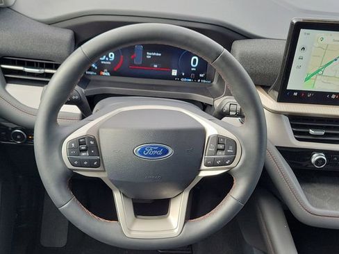 Used 2025 Ford Explorer Active w/ Active Comfort Package AWD/4WD image 12